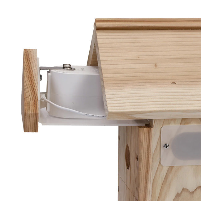 Nestera Wooden Bird House w/Solar Powered Camera & Panel